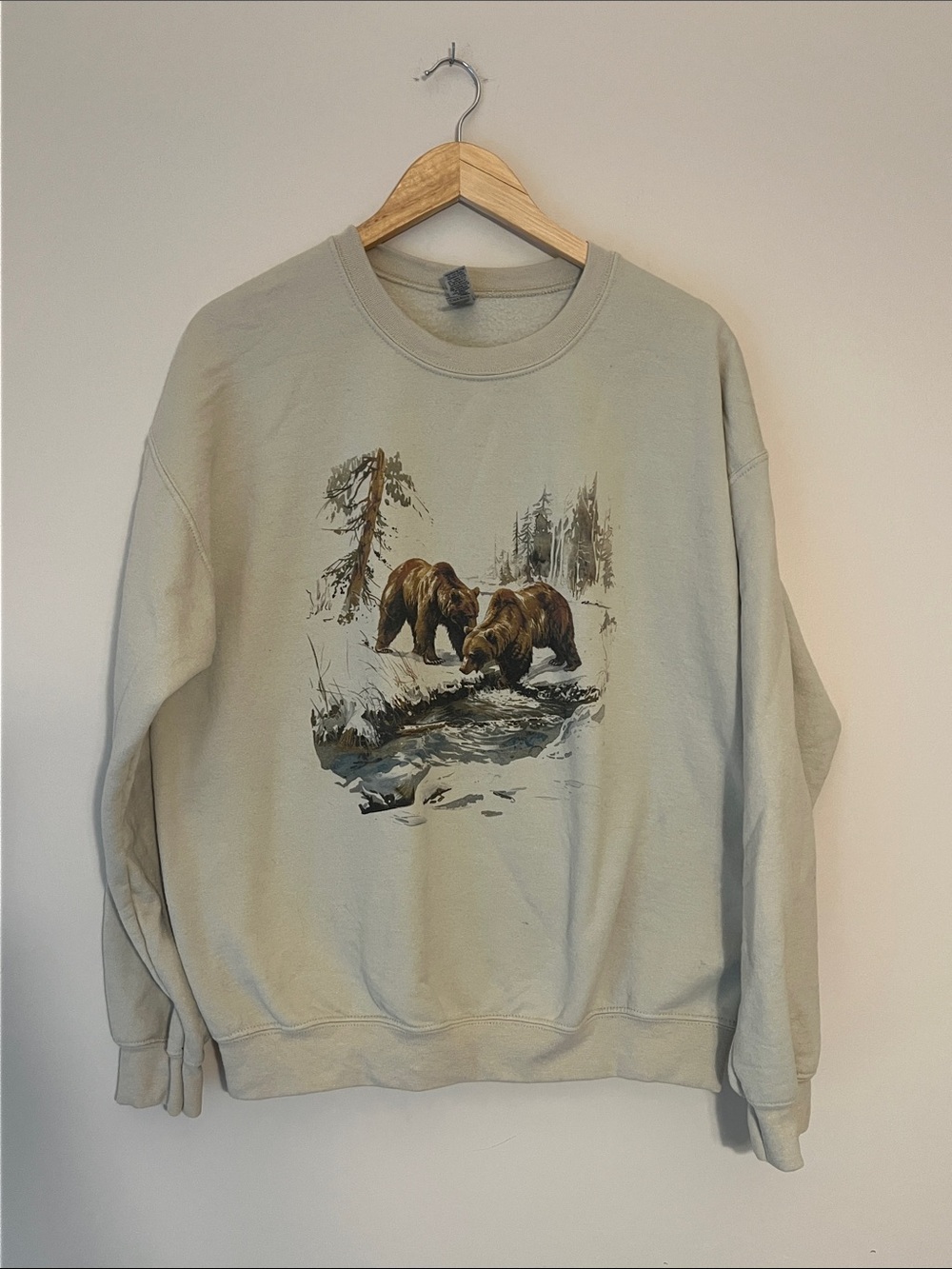 Gildan Cream-Tone Crewneck Sweatshirt with Bear Nature Graphic